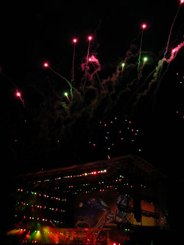 http://www.releasemagazine.net/Pictures/jarre83fireworks.jpg