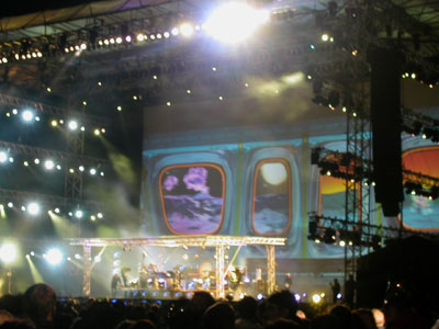 http://www.releasemagazine.net/Pictures/jarre95stage.jpg