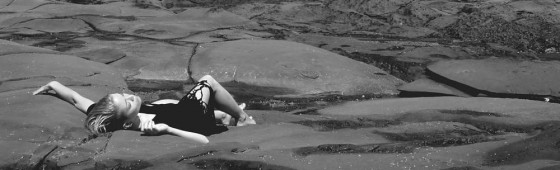 Zanias from dark electronic duo Keluar releases hypnotic solo video